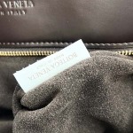 2025年7月9日入荷新作#Bottega Veneta 806034 Medium Liberta  &  Size35*23*6cm  極品/正規品同様/人気/革/バッグ/AJ工場