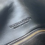 2025年7月9日入荷新作#Bottega Veneta  24 806030 Small Liberta  Size27.5*16*6cm  極品/正規品同様/人気/革/バッグ/AJ工場