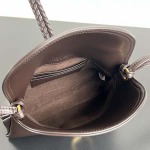 2025年7月9日入荷新作#Bottega Veneta  Baby Liberta  826147  Liberta Size24*15.5*5cm 極品/正規品同様/人気/革/バッグ/AJ工場