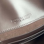 2025年7月9日入荷新作#Bottega Veneta  Baby Liberta  826147  Liberta Size24*15.5*5cm 極品/正規品同様/人気/革/バッグ/AJ工場