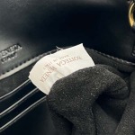 2025年7月9日入荷新作#Bottega Veneta  Baby Liberta  826147  Liberta Size24*15.5*5cm 極品/正規品同様/人気/革/バッグ/AJ工場