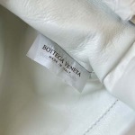 2025年7月9日入荷新作#Bottega Veneta  24 585852  22x13x5  極品/正規品同様/人気/革/バッグ/AJ工場