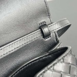 2025年7月9日入荷新作#Bottega Veneta  Knot Lock 817191 2025kont lock kont  25x16x5.P極品/正規品同様/人気/革/バッグ/AJ工場