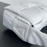 2025年7月9日入荷新作#Bottega Veneta#628951  Cassette  S30x15cm  極品/正規品同様/人気/革/バッグ/AJ工場