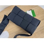 2025年7月9日入荷新作#Bottega Veneta#628951  Cassette  S30x15cm  極品/正規品同様/人気/革/バッグ/AJ工場