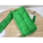 2025年7月9日入荷新作#Bottega Veneta628951  Cassette  S30x15cm  極品/正規品同様/人気/革/バッグ/AJ工場