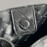 2025年7月9日入荷新作#Bottega Venetaintrecciato  835921   mini #Bottega Veneta  knot    Size29.5X18.5X17.5cm  極品/正規品同様/人気/革/バッグ/