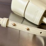 2025年7月9日入荷新作#Bottega Veneta   20x13x7特価/人気/革/バッグ/AJ工場