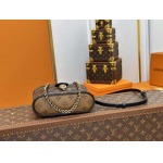 2025年7月10日入荷新作M47125Vanity Chain Pouch Monogram LV 19 x11.5x6.5極品/正規品同様/人気/革/バッグルイヴィトン/CX工場