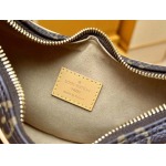 2025年7月10日入荷新作M81098 Nicolas Ghesquire  Croissant  2022  Loop   23 x 13 x 6極品/正規品同様/人気/革/バッグルイヴィトン/CX工場