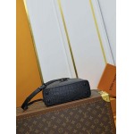 2025年7月10日入荷新作M23957    Capucines  Monogram     21x14x8 x  x極品/正規品同様/人気/革/バッグルイヴィトン/CX工場