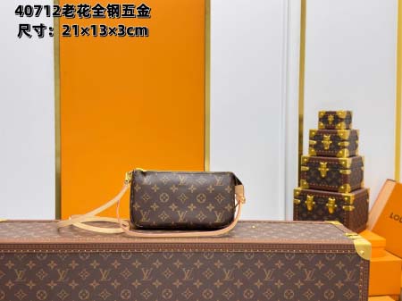 2025年7月10日入荷新作M40712  21 x 13 ...