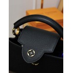 2025年7月10日入荷新作CAPUCINES EAST WEST  M24671  Capucines East WestLV   22 x 12 x8極品/正規品同様/人気/革/バッグルイヴィトン/CX工場