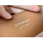 2025年7月10日入荷新作GANTIGONA LOCK SOFT 4G LOGO   size44*34*7極品/正規品同様/人気/革/バッグジバンシー/CX工場