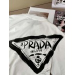 2025年7月10日入荷新作Prada半袖Tシャツ 高级品超厳選★入手困難/誕生日プレゼント/SUS工場XS-L
