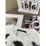 2025年7月10日入荷新作LOUIS VUITTON半袖Tシャツ 高级品超厳選★入手困難/誕生日プレゼント/SUS工場XS-L