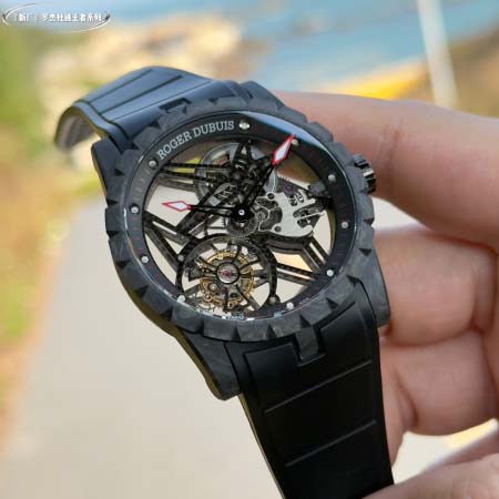2025年8月4日入荷新作Roger Dubuis腕時計極上の品質人気商品 /GTR工場