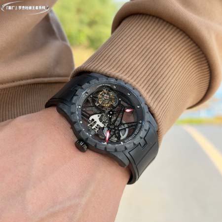 2025年8月4日入荷新作Roger Dubuis腕時計極上の品質人気商品 /GTR工場