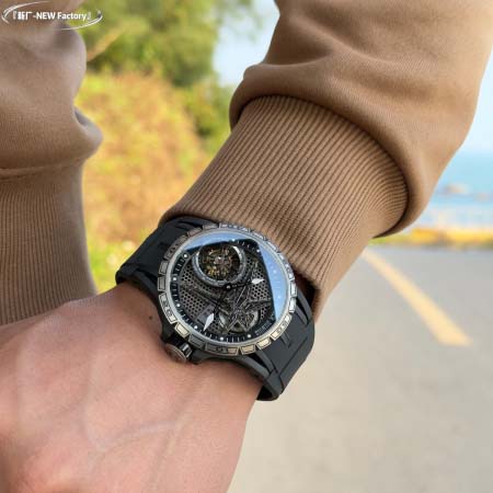 2025年8月4日入荷新作Roger Dubuis腕時計極上の品質人気商品 /GTR工場