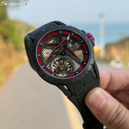 2025年8月4日入荷新作Roger Dubuis腕時計極上の品質人気商品 /GTR工場