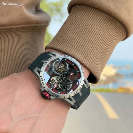 2025年8月4日入荷新作Roger Dubuis腕時計極上の品質人気商品 /GTR工場