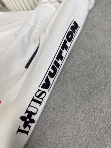 2025年8月12日入荷新作Louis Vuitton半袖 tシャツ人気商品/DW工場