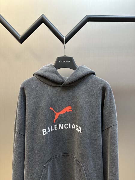 2025年8月12日入荷新作Balenciagaパーカー人気商品/DW工場