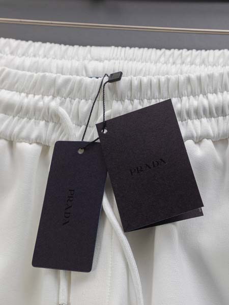 2025年8月14日入荷新作Prada半ズボン人気商品/DW工場