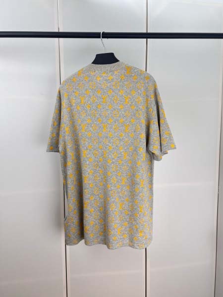 2025年8月14日入荷新作Louis Vuittonニットの半袖人気商品/DW工場