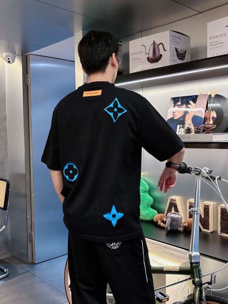 2025年8月20日入荷新作Louis Vuitton半袖 tシャツ 高级品超厳選★入手困難/誕生日プレゼント