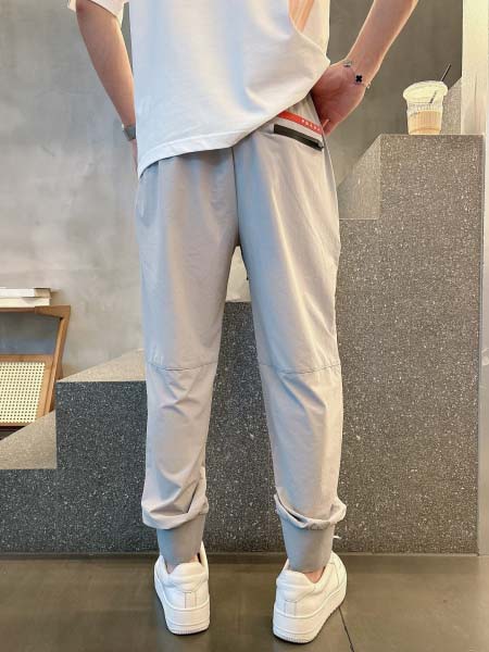 2025年8月20日入荷新作Pradaスウェットパンツ 高级品超厳選★入手困難/誕生日プレゼント