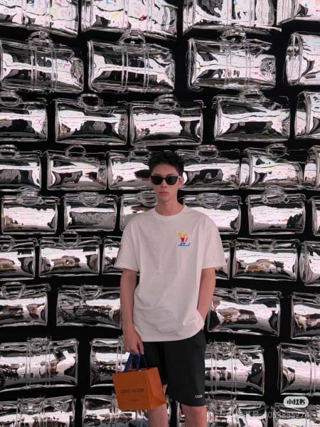 2025年8月22日入荷新作Louis Vuitton半袖 tシャツ高品質人気商品/HC工場