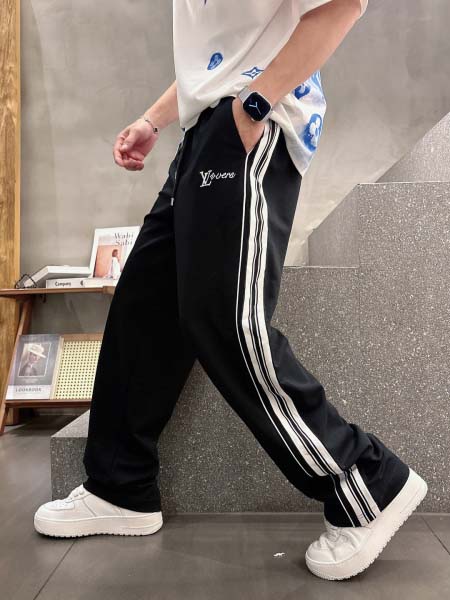 2025年8月20日入荷新作Louis Vuittonスウェ...