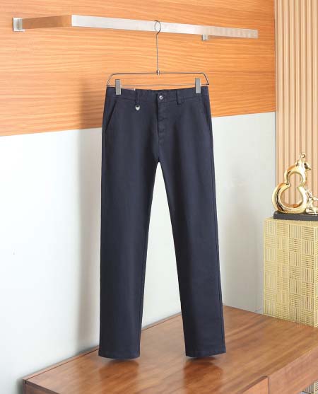 2025年8月21日入荷新作Tom Fordスラックス高品質...