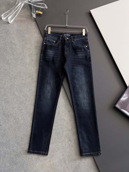 2025年8月30日入荷 新作Loeweジーパン高級なプレゼ...