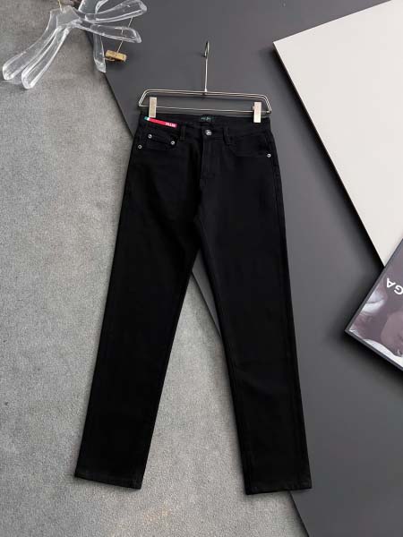 2025年8月30日入荷 新作Pradaジーパン高級なプレゼ...