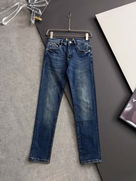 2025年8月30日入荷 新作Fendiジーパン高級なプレゼ...