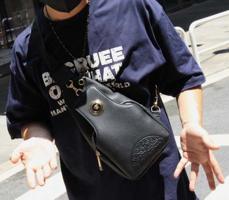 2025年9月4日入荷新作Versace /人気/本革/バッグ 人気 おすすめ 父の日 誕生日/ギフト プレゼント 結婚式男友達の誕生日プレゼント