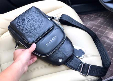 2025年9月4日入荷新作Versace /人気/本革/バッグ 人気 おすすめ 父の日 誕生日/ギフト プレゼント 結婚式男友達の誕生日プレゼント