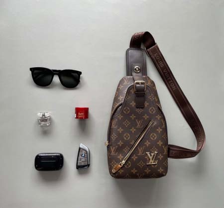 2025年9月4日入荷新作Versace /人気/本革/バッグ 人気 おすすめ 父の日 誕生日/ギフト プレゼント 結婚式男友達の誕生日プレゼント