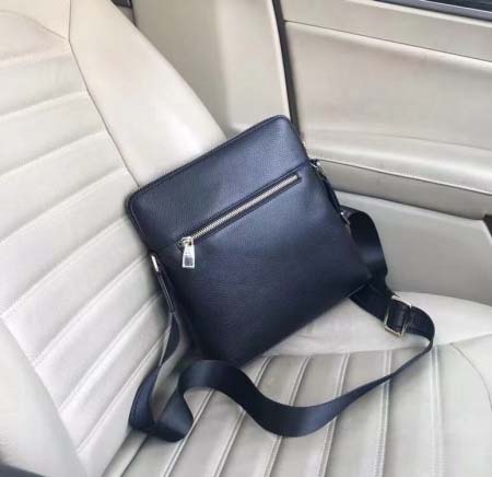 2025年9月5日入荷新作Louis Vuitton/人気/本革/バッグ 人気 おすすめ 父の日 誕生日/ギフト プレゼント 結婚式男友達の誕生日プレゼント