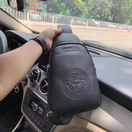 2025年9月5日入荷新作Versace/人気/本革/バッグ 人気 おすすめ 父の日 誕生日/ギフト プレゼント 結婚式男友達の誕生日プレゼント