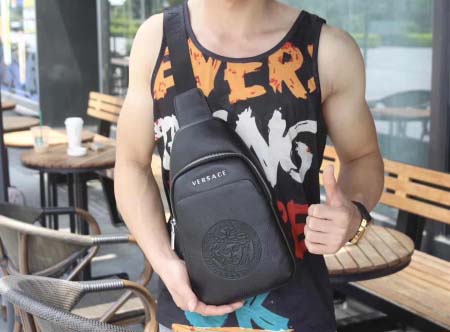 2025年9月5日入荷新作Versace/人気/本革/バッグ 人気 おすすめ 父の日 誕生日/ギフト プレゼント 結婚式男友達の誕生日プレゼント