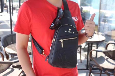 2025年9月5日入荷新作Versace/人気/本革/バッグ 人気 おすすめ 父の日 誕生日/ギフト プレゼント 結婚式男友達の誕生日プレゼント