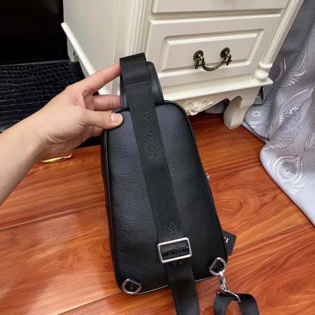 2025年9月5日入荷新作Gucci /人気/本革/バッグ 人気 おすすめ 父の日 誕生日/ギフト プレゼント 結婚式男友達の誕生日プレゼント