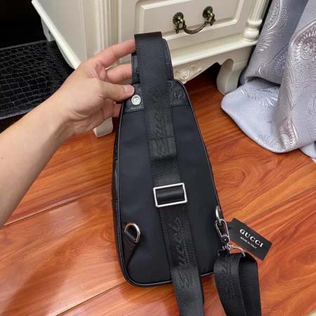 2025年9月5日入荷新作Gucci /人気/本革/バッグ 人気 おすすめ 父の日 誕生日/ギフト プレゼント 結婚式男友達の誕生日プレゼント