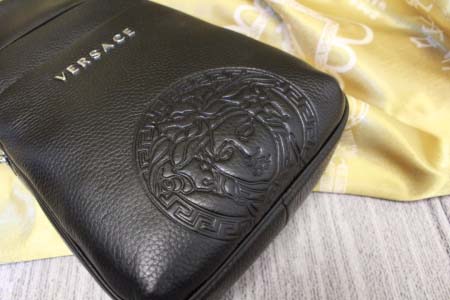 2025年9月5日入荷新作Versace /人気/本革/バッグ 人気 おすすめ 父の日 誕生日/ギフト プレゼント 結婚式男友達の誕生日プレゼント