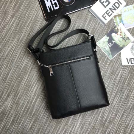 2025年9月5日入荷新作Versace /人気/本革/バッグ 人気 おすすめ 父の日 誕生日/ギフト プレゼント 結婚式男友達の誕生日プレゼント