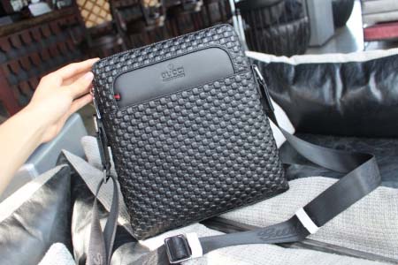 2025年9月5日入荷新作Gucci/人気/本革/バッグ 人気 おすすめ 父の日 誕生日/ギフト プレゼント 結婚式男友達の誕生日プレゼント