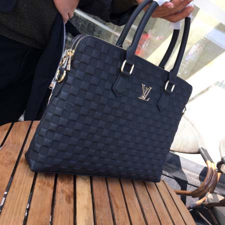 2025年9月5日入荷新作Louis Vuitton/人気/本革/バッグ 人気 おすすめ 父の日 誕生日/ギフト プレゼント 結婚式男友達の誕生日プレゼント